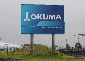 Okuma Corporation logo and signboard